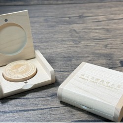 『海大衣學苑系列』- NTOU海大校徽木盒隨身碟 / 32GB / USB 2.0